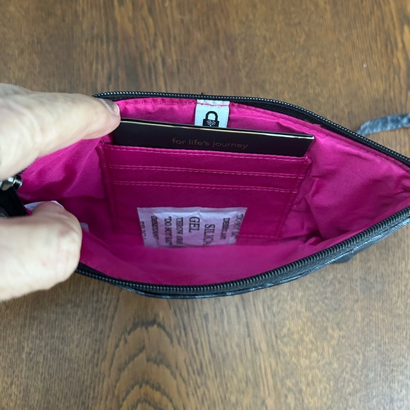 Baggallini RFID gray/black Wristlet Wallet Clutch. New, w/info flyer, no tags. - Picture 3 of 4